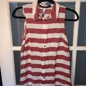 Sleeveless collard stripped shirt